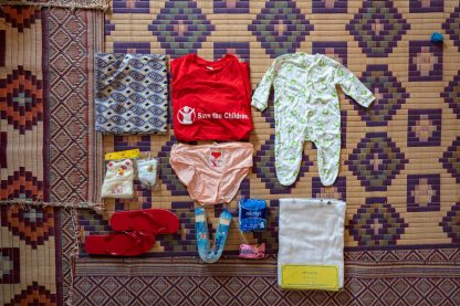 CH1362875_The_contents_of_a_bucket_kit_given_to_new_mothers_at_the_maternity_clinic_supported_by_Save_the_Children,_Bidi_Bidi_refugee_settlement,_Uganda